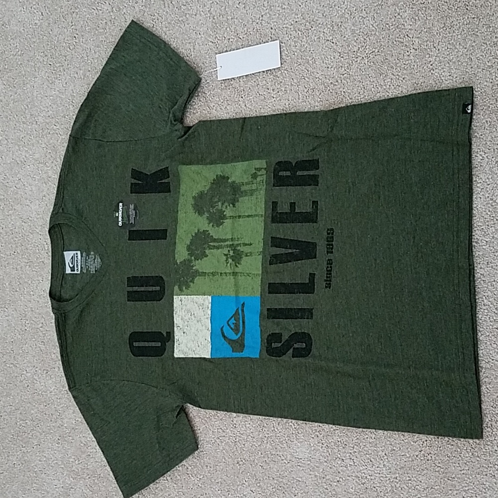 V-neck t-shirt